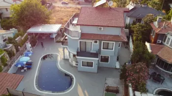 Özel Havuzlu Ovacık'ta Dört Yatak Odalı Aile Evi